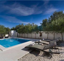 3 Bedroom Villa with Pool, Terrace and Sea Views near Vinisce, Sleeps 7